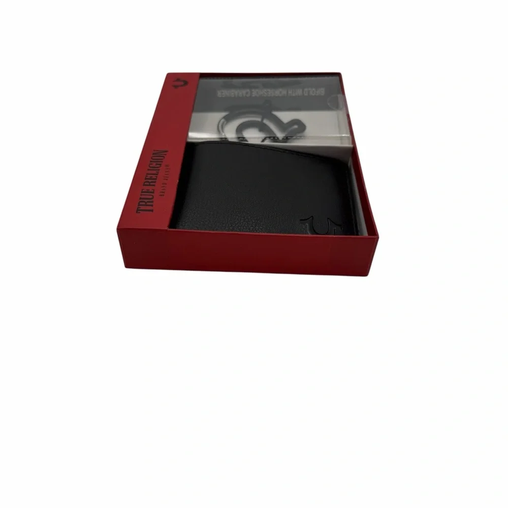 True Religion Genuine Leather Bifold Wallet & Horseshoe Carabiner Gift Set NIB